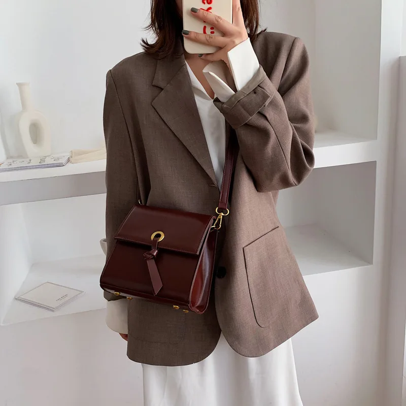 Autumn Winter New Solid Handbag Wave Fashion Elegant Large Capacity Handbag Women Wild Retro Portable Small Square Bag Lady - Цвет: C