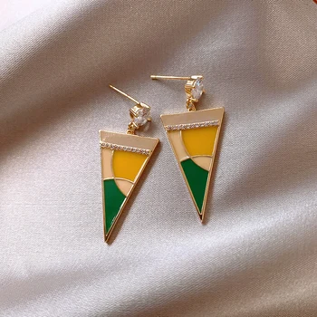 

2020 new wave spring new triangle earrings French Korean temperament net red earrings female earrings exquisite Tiny Ear Studs
