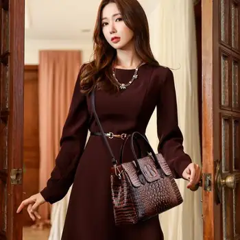 

2019 new crocodile pattern atmospheric Leather Shoulder BagAAA308