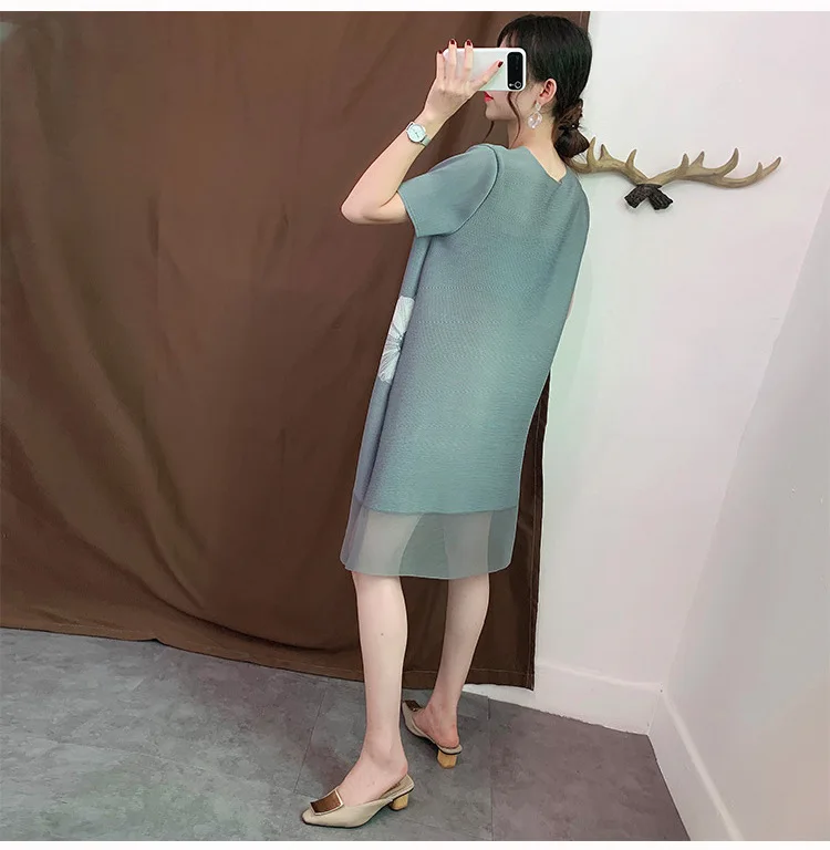 Miyake плиссированное платье, бисерный принт, круглый вырез, а-силуэт, короткий рукав, до колена, женское платье, осень, новое модное вечернее платье, большие размеры