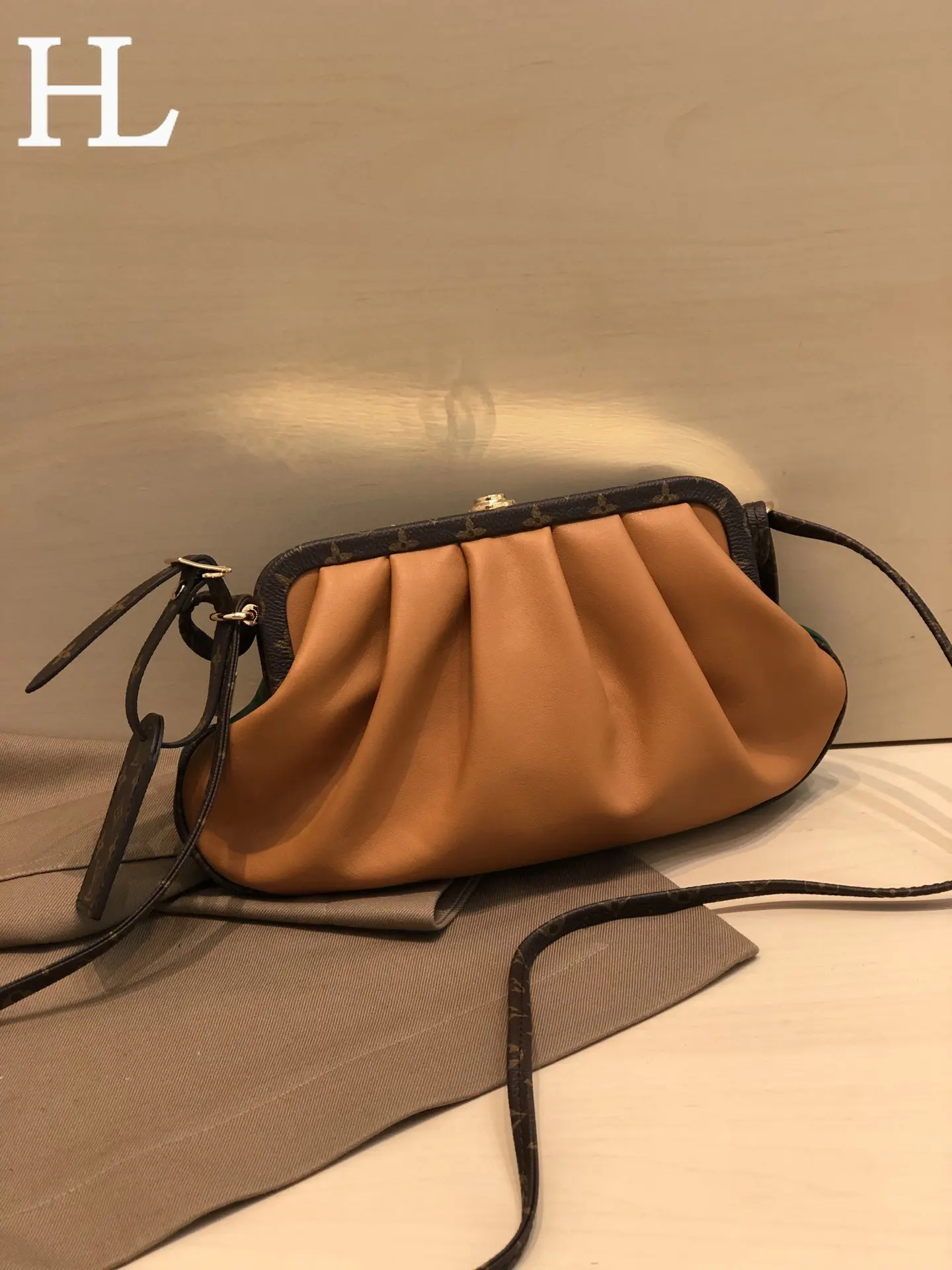 

The best quality ladies luxury fashion shoulder bag women bag 100% leather brand famous ladies handbag free shipping