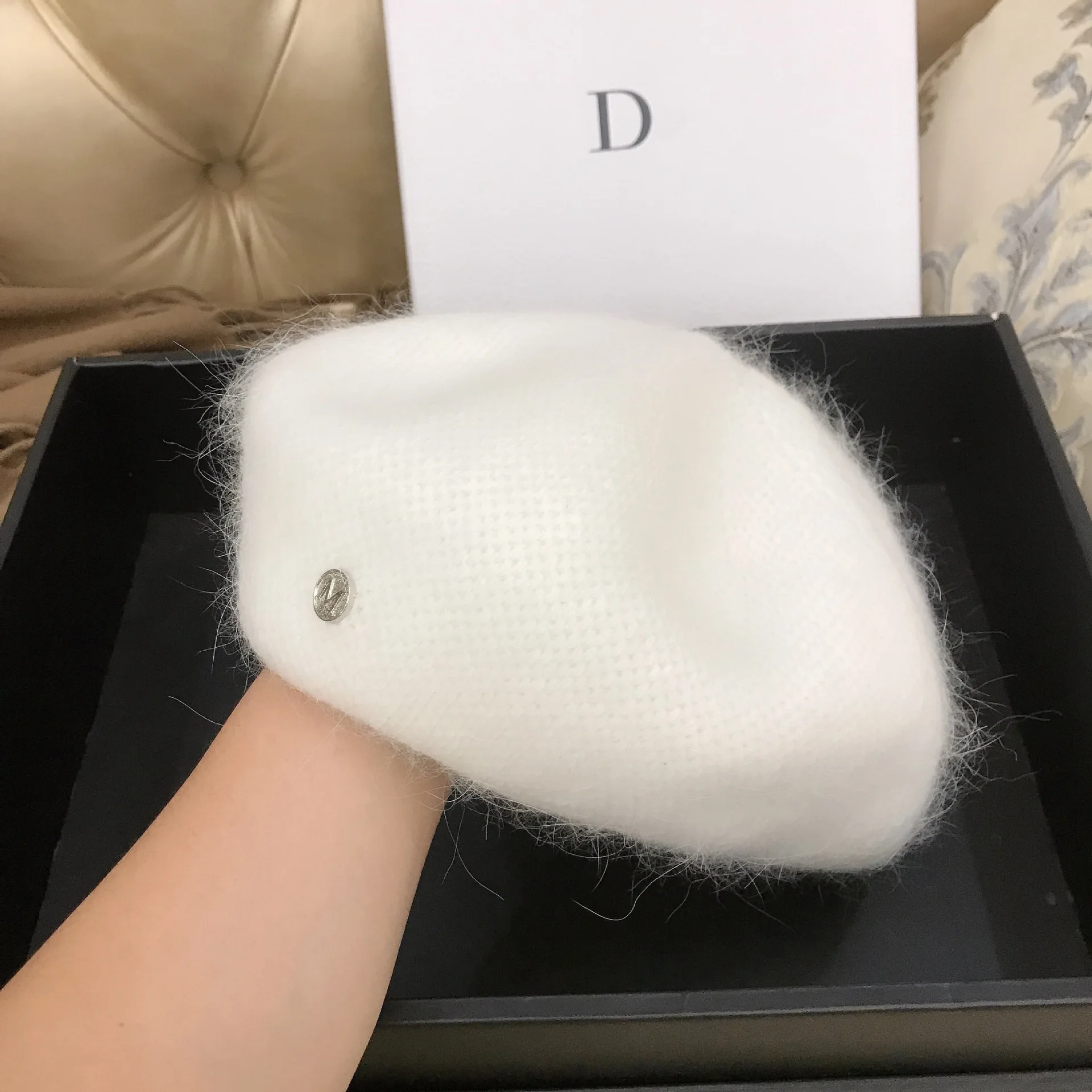 

Angola Rabbit Fur Beret Autumn And Winter Knitted Warm Sweet Octagonal Cap Korean-style Fashion Retro Literature And Art Painter
