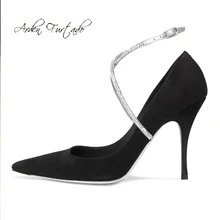 Arden Furtado/Модная женская обувь; сезон лето; босоножки на шпильке с острым носком; выразительные пикантные элегантные туфли с пряжкой