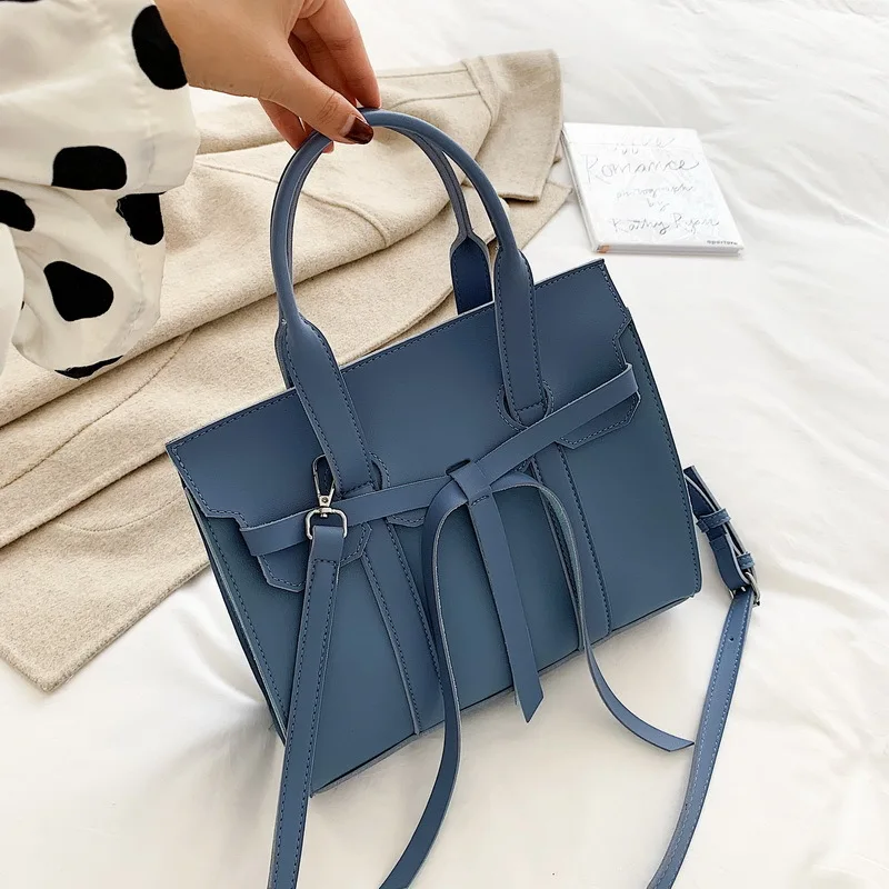 

2019 Korean version of the new wild texture large capacity commuter handbag female simple wild shoulder Messenger bag