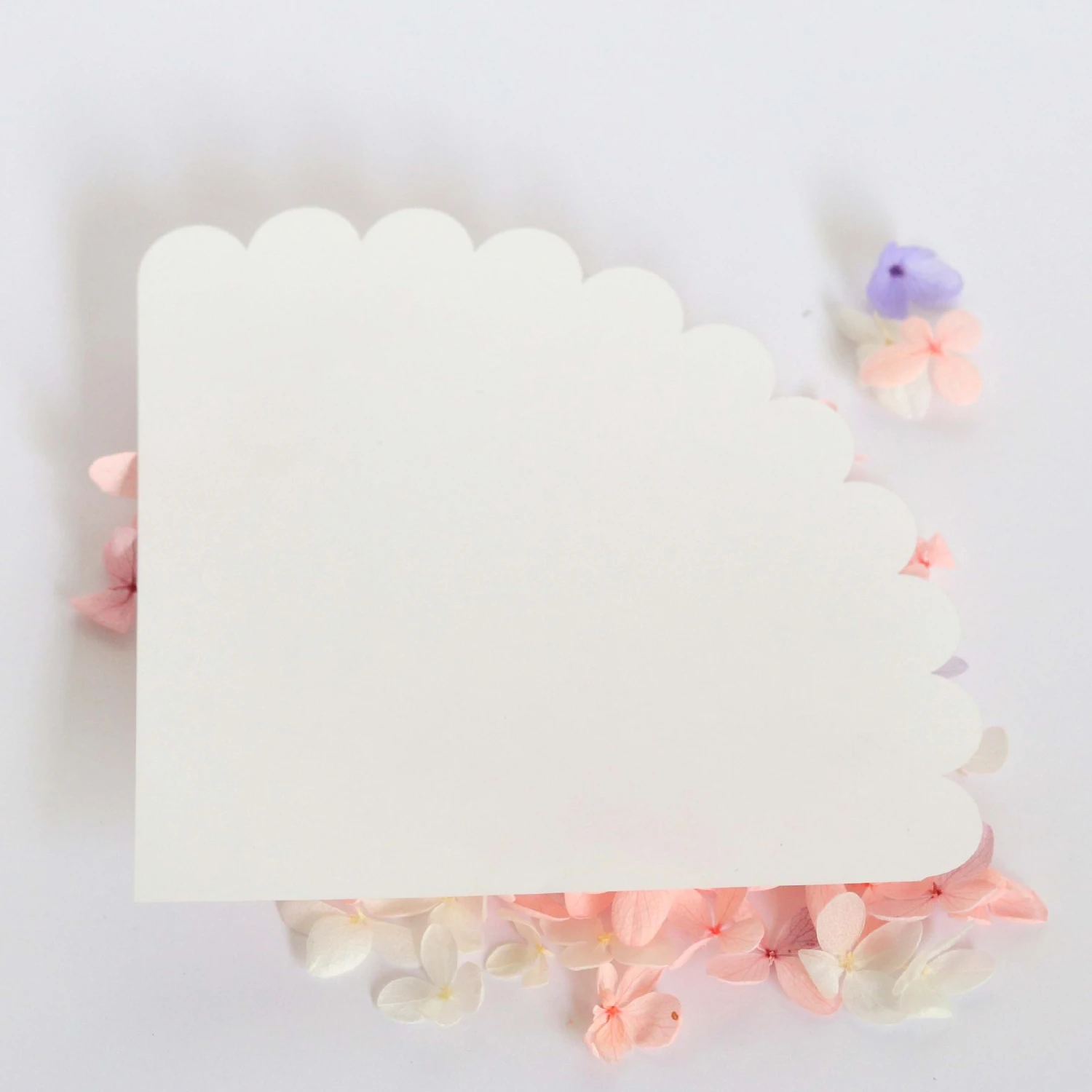 50PCS DIY Confetti Petal Cones Holders with Double-sided Tape for Wedding Christmas Birthday First Communion Wavy Lace