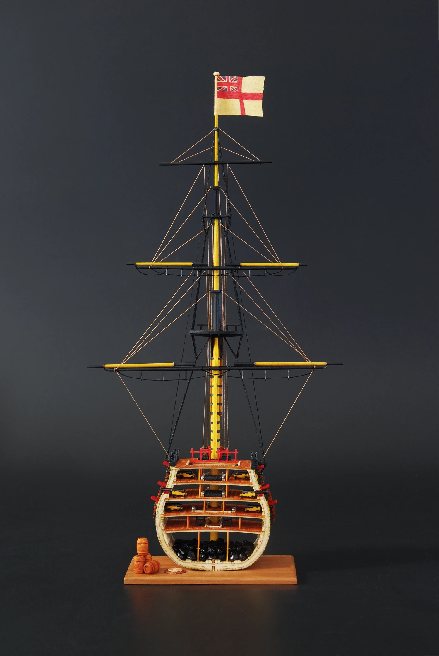 Комплект для сборки модели парусника HMS Victory поперечное сечение деревянные