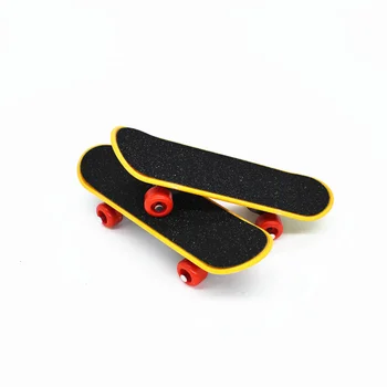 

1 Set Gnaw Training Toy Set Interactive Parrot Appliance Set Funny Bird Activity Toy Set Educational Parrot Playing Toy Set (Ran