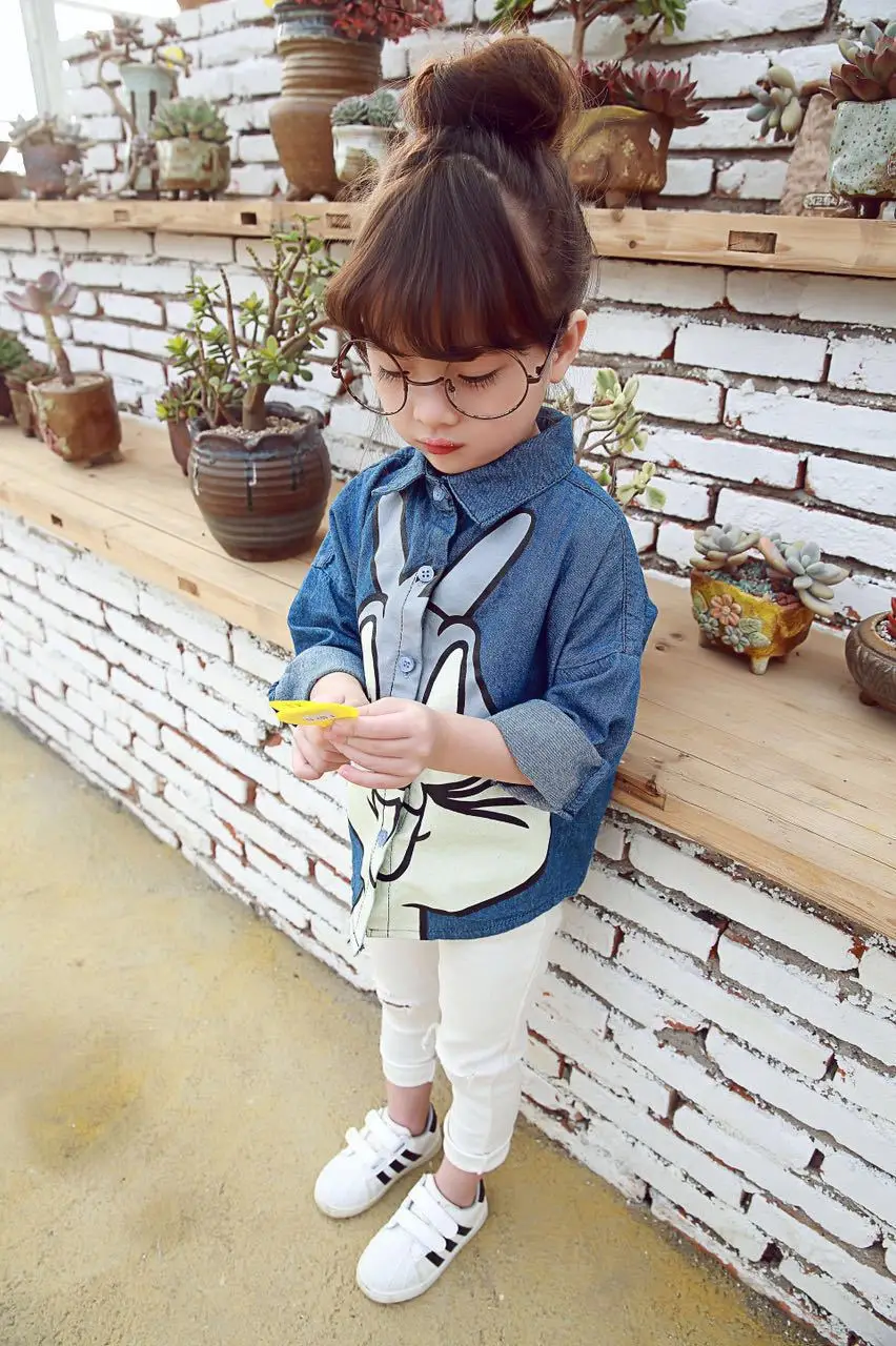 Новая стильная модная рубашка для девочек весенняя одежда Детская Повседневная рубашка с отложным воротником и принтом милого кролика