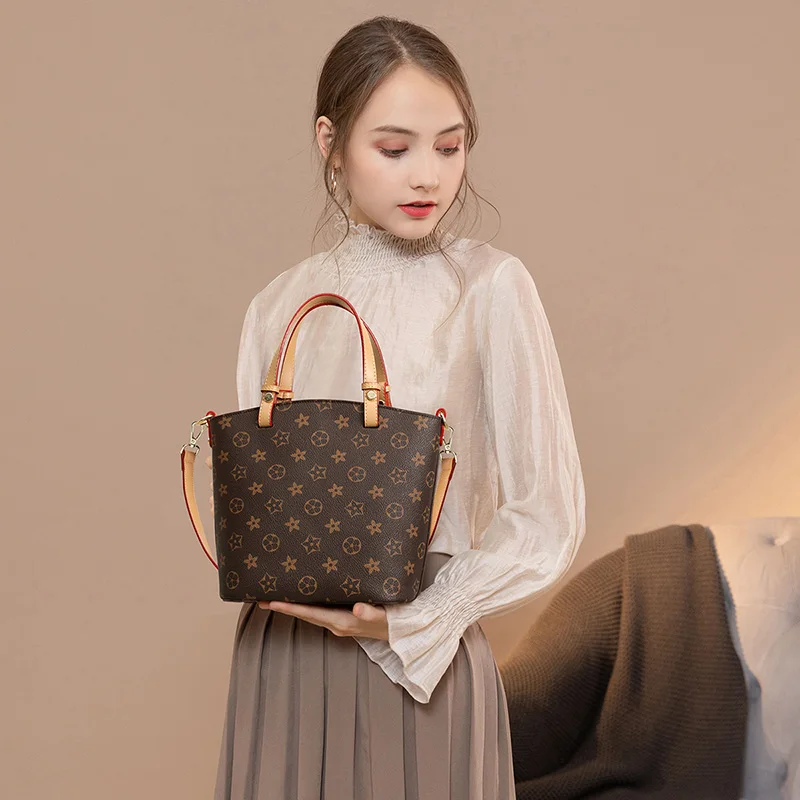 

New European and American Style Printing Bucket Bag Popular Women Commuter Bag Handbag Large Capacity Shoulder Messenger Bag