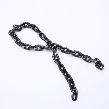 

Halloween Handcuffs Chain Plastic Big Buckle Chain Prop Prisoner Performance Decorative Thin Long Fetter Chain Prop for Bar Fest