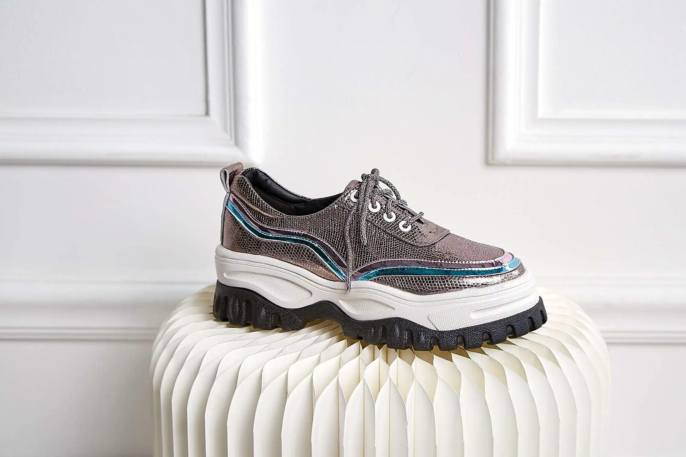 sheep leather platform rivets lace up sneakers round toe hiking thick bottom non-slip leisure vulcanized shoes L21