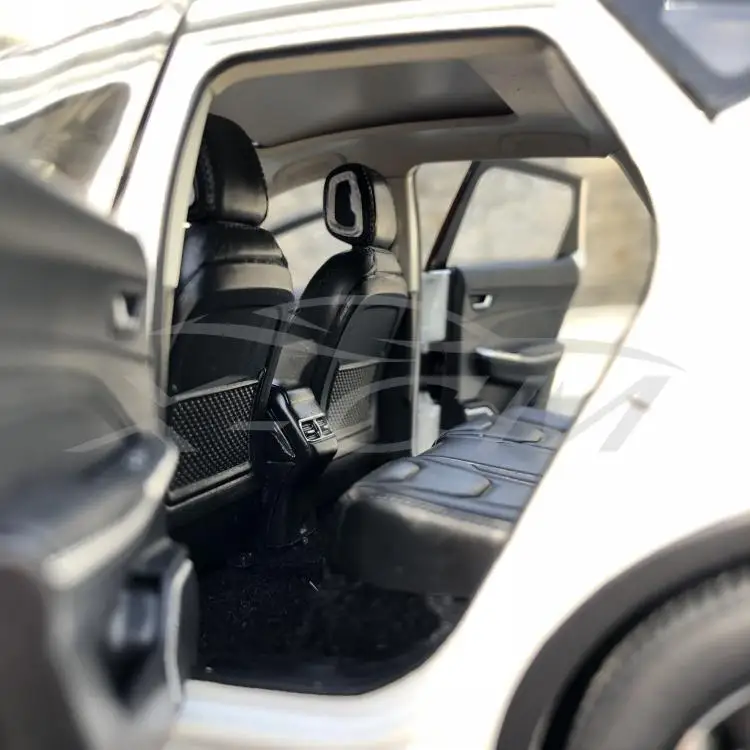 Литая под давлением модель автомобиля век Дракон Hongqi E-HS3 SUV 1:18(белый)+ маленький подарок