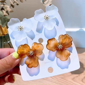 

MENGJIQIAO New Elegant Transparent Acrylic Flower Petal Stud Earrings For Women Students Vintage Holiday Pendientes Jewelry