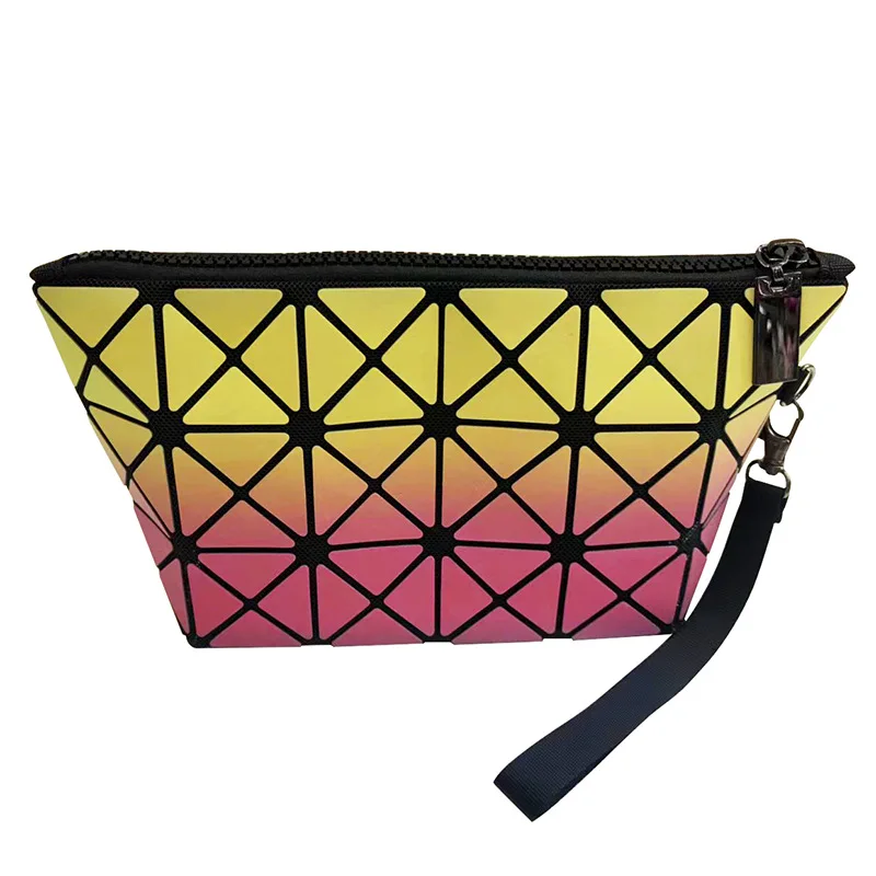 

2019 Fashion New Style xuan skittles Laser Triangular Geometry Rhombus Cosmetics Storage Bag Large Capacity Portable Carry-on