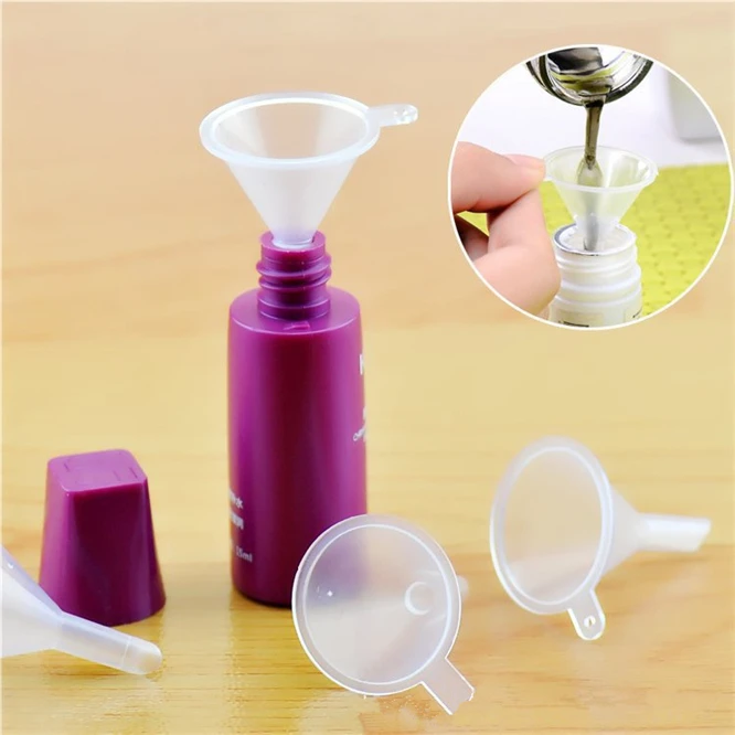 200 pieces Plastic Small Funnels For Perfume Liquid Essential Oil Filling Empty Bottle Packing Tool