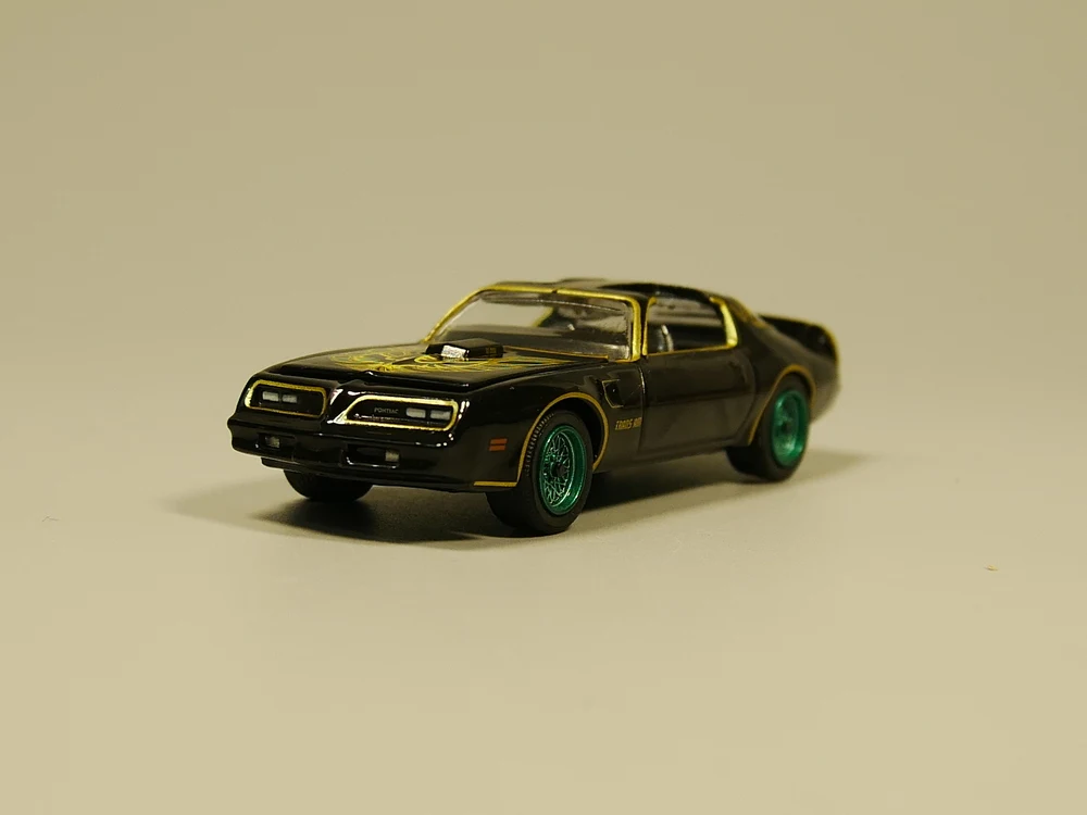 Зеленый свет 1: 64 1977 Pontiac T/A литая модель автомобиля (зеленая машина) |