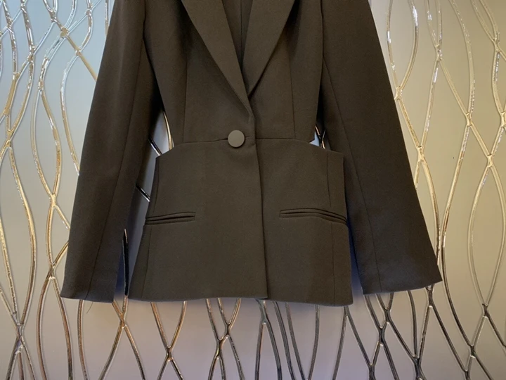 Early Autumn New Lady Turn-over Collar Symmetrical Pocket Decoration Pure-color Long-sleeved Baitao Suit Short Jacket 903