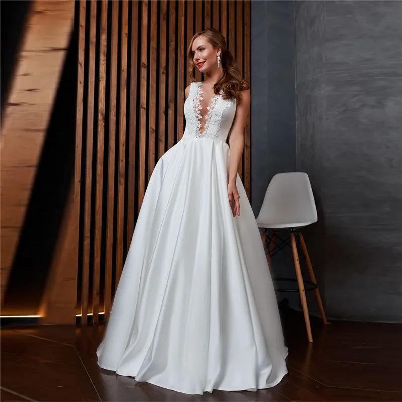 

Lace Appliques Top A-Line Wedding Dresses With Buttons Back Bridal Gowns Sleeveless Pleated 2021 New Fashion Robe De Mariage