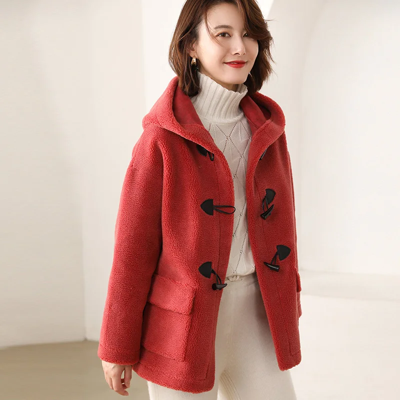 

2019 pellet sheep shearing wool coat female short hooded horn buckle composite fur one cashmere coat