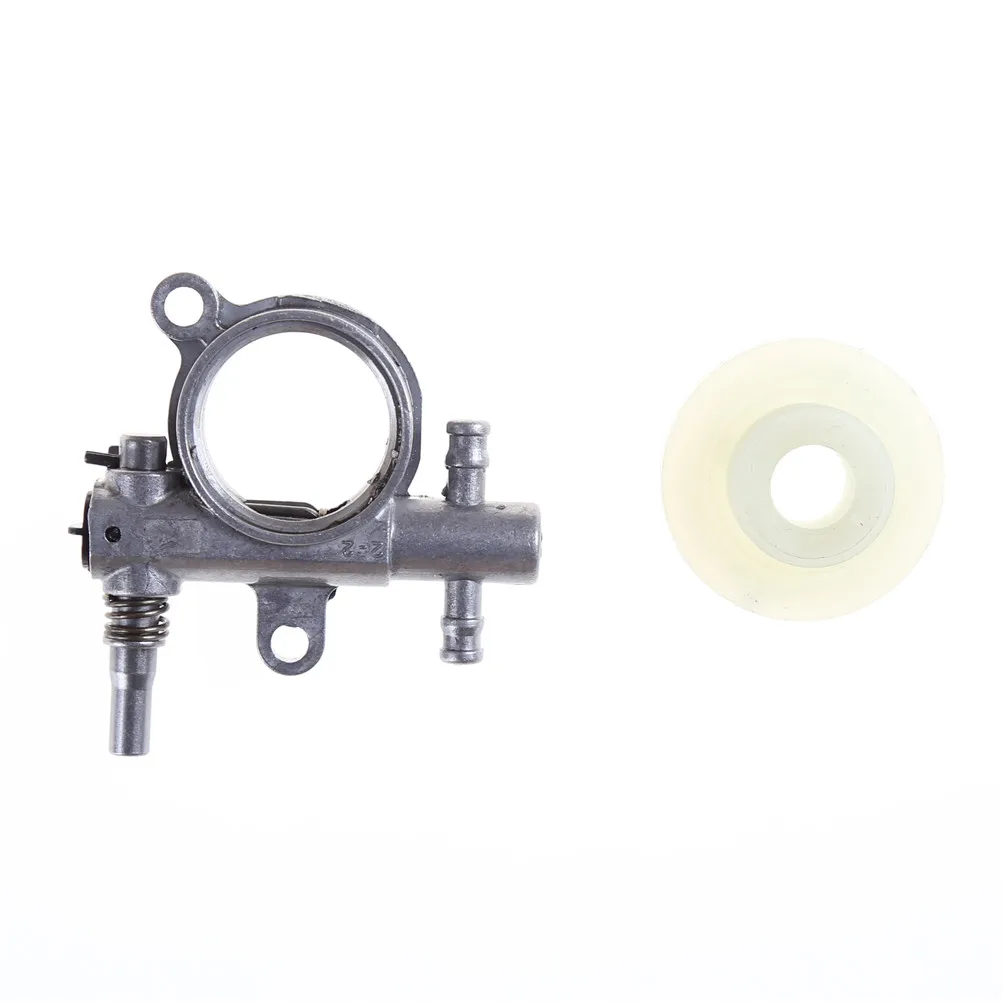 

2018 New 1set 2500/3800 Chainsaw Spare Parts Chainsaw Oil Pump With Worm Drive Gear Fits Chain Saw 25CC/38CC High Quality
