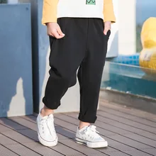 В году, новые осенние стильные детские брюки корейский стиль, однотонные повседневные расклешенные брюки детские хлопковые брюки Одежда для мальчиков