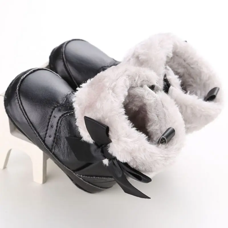 Зимняя детская обувь для новорожденных; флисовые зимние ботинки для малышей с бантом; теплые ботиночки; мокасины; TQ - Цвет: Черный