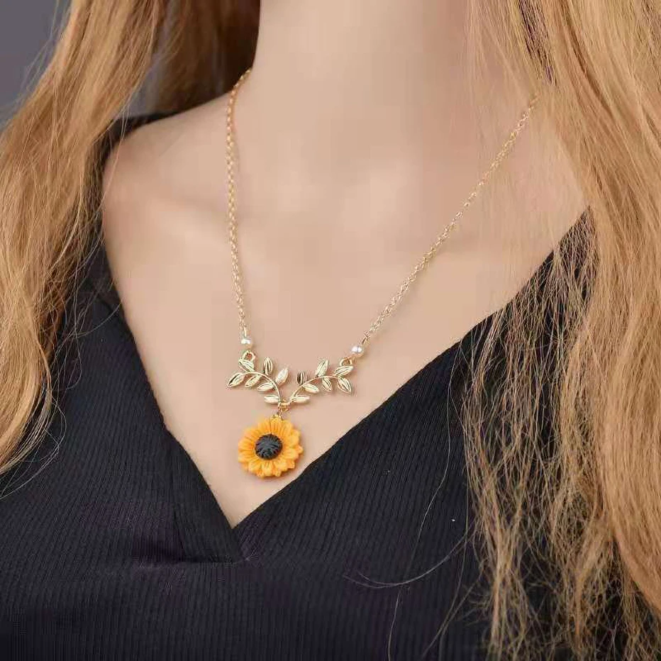 Waliicorners Aesthetic Pearl Accessories Elegant Jewelry Neck Chains Sunflower Pendant Necklace 7 Hfb9a2ed8a8f4492dbb3bb5c3ebfaa8367