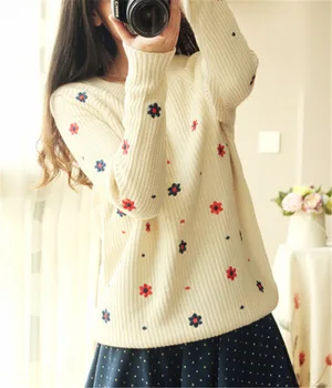 

Autumn Winter Women Girl Sweater Knitting New Japanese Sweet Embroidery Flower Head O-Neck Winter Clothes Women Sweater