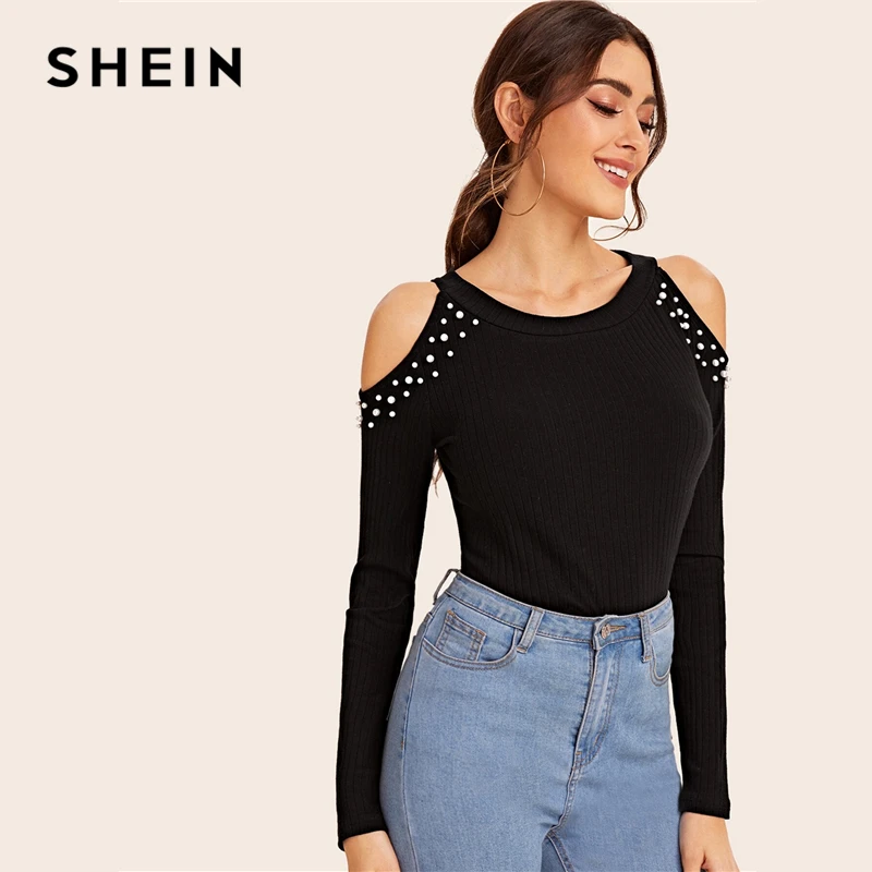 SHEIN черный топ с открытыми плечами и жемчугом, украшенный бусинами, вязаная в рубчик, женская элегантная футболка, осенняя тонкая Однотонная футболка с длинными рукавами