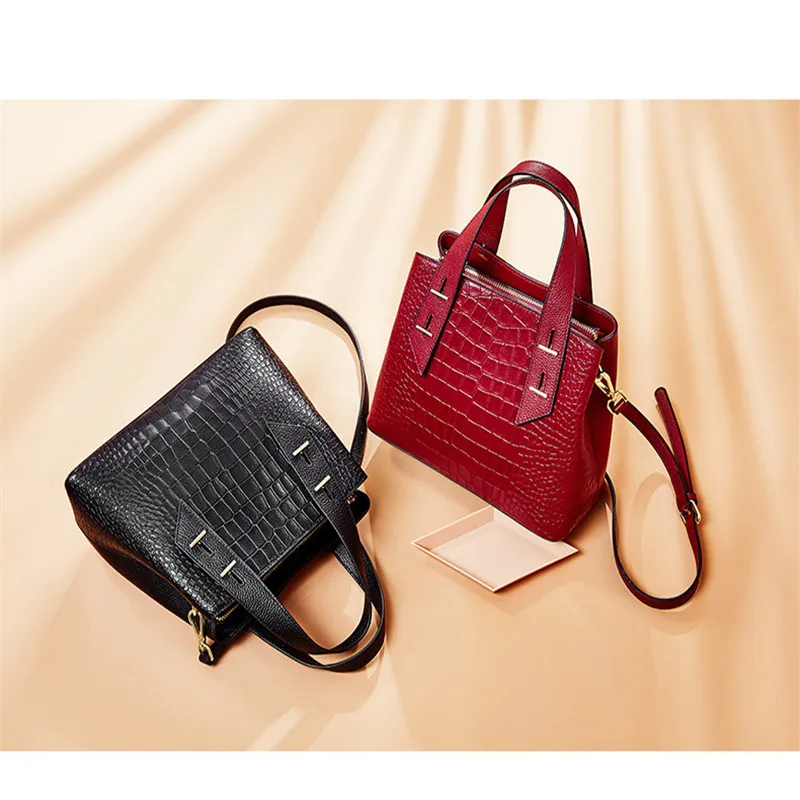 

Leather women's bag crocodile pattern European and American first layer cowhide embossed Single Shoulder Messenger Handbag