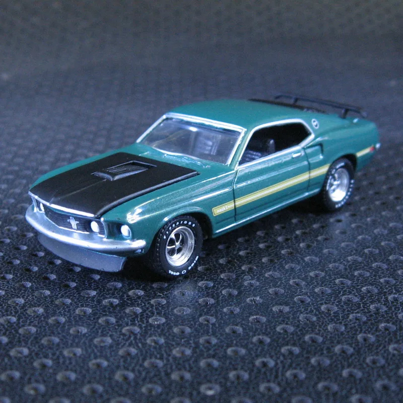 Зеленый светильник 1: 64 1969 Mustang Mach 1 бутик сплава автомобиля игрушки для детей Детские игрушки модель оптом