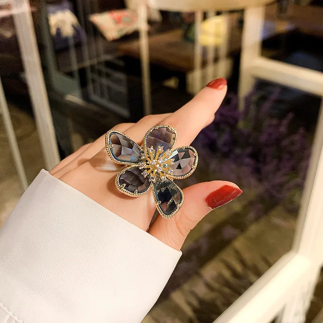 Louis Vuitton Crystal Flower Power Cocktail Ring - Gold-Plated
