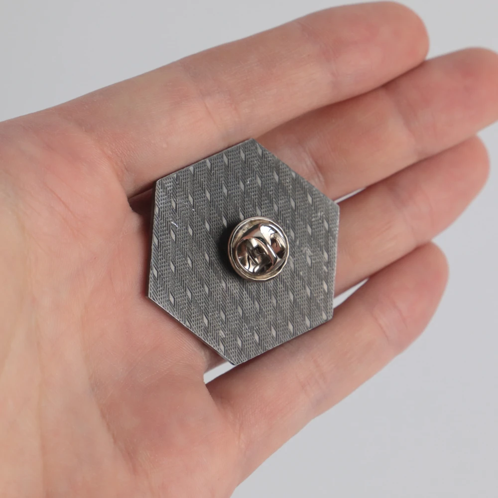 Рисунок 3 - Металлический значок рек реквизиты