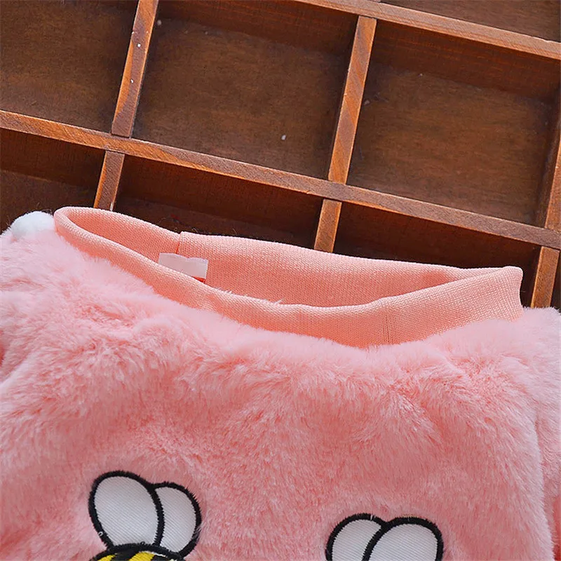 4590616487_1702989597