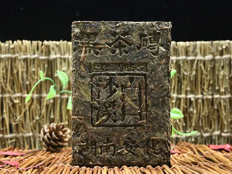 Baishaxi yr Hei Zhuan Cha Anhua Темный чай кирпич 400 г