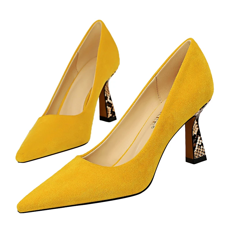 

2020 Women Serpentine 7.5cm High Heels Shoes Office Yellow Snake Print Low Heels Scarpins Pumps Serpentine Plus Size 42 43 Shoes