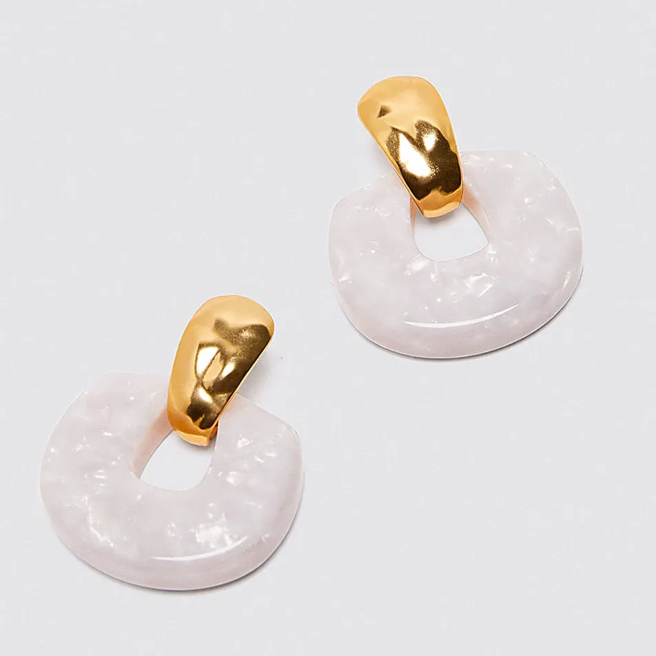 24 (3)