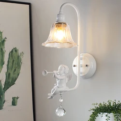 Applique murale en résine avec ange au design nordique moderne, luminaire décoratif d'intérieur, idéal pour un salon ou une salle à manger 