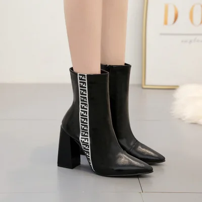 Женские ботинки; кожаные ботинки до середины икры на высоком каблуке; chaussures femme bottines hiver; Осенняя обувь; блестящая женская обувь с острым носком - Цвет: Черный
