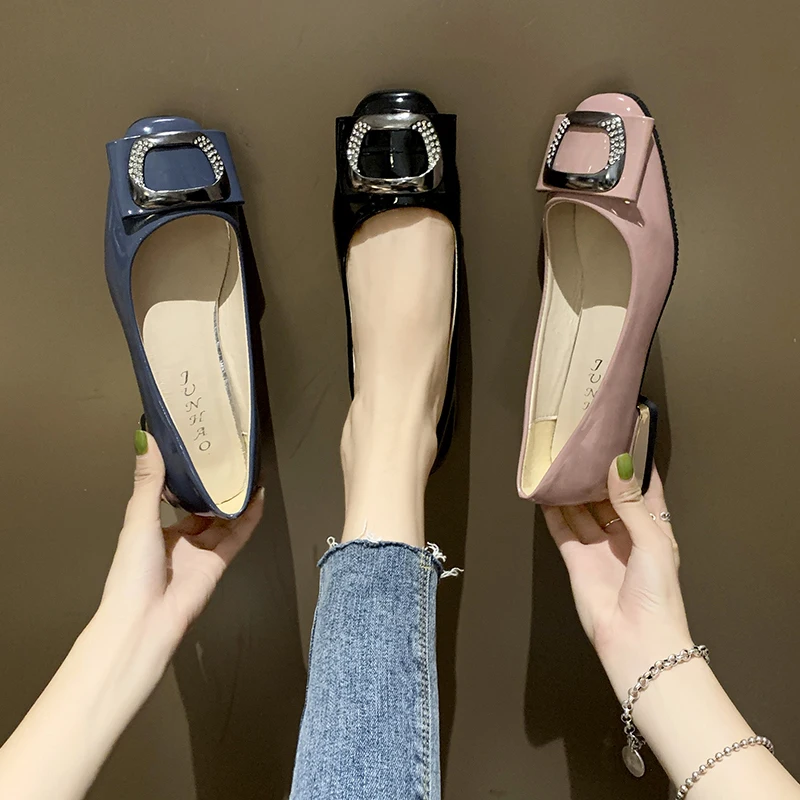 

Plus Size Woman Low Heels Dress Shoes Patent Leather Boat Shoes Metal Slip on Chunky Heels Pumps Black Office Work Shoes C7811
