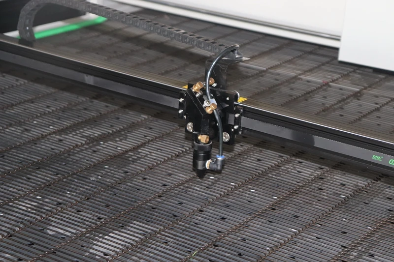 Профессиональный Производитель автоматическая подача CNC станок для лазерной резки AKJ1610