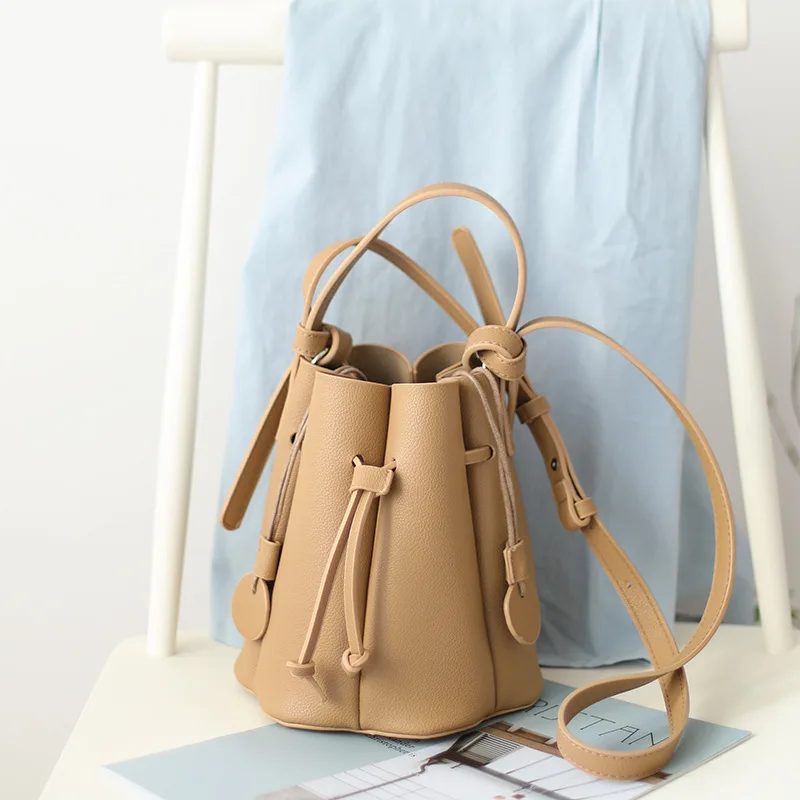 

2020 niche design drawstring bucket bag all-match retro fold handbag Western fashion single shoulder messenger handbag