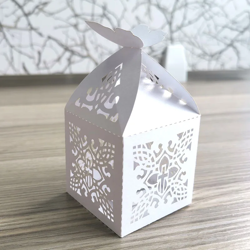 50 шт. коробка конфет с лазерной резкой и перекрещивающимися бабочками конфеты