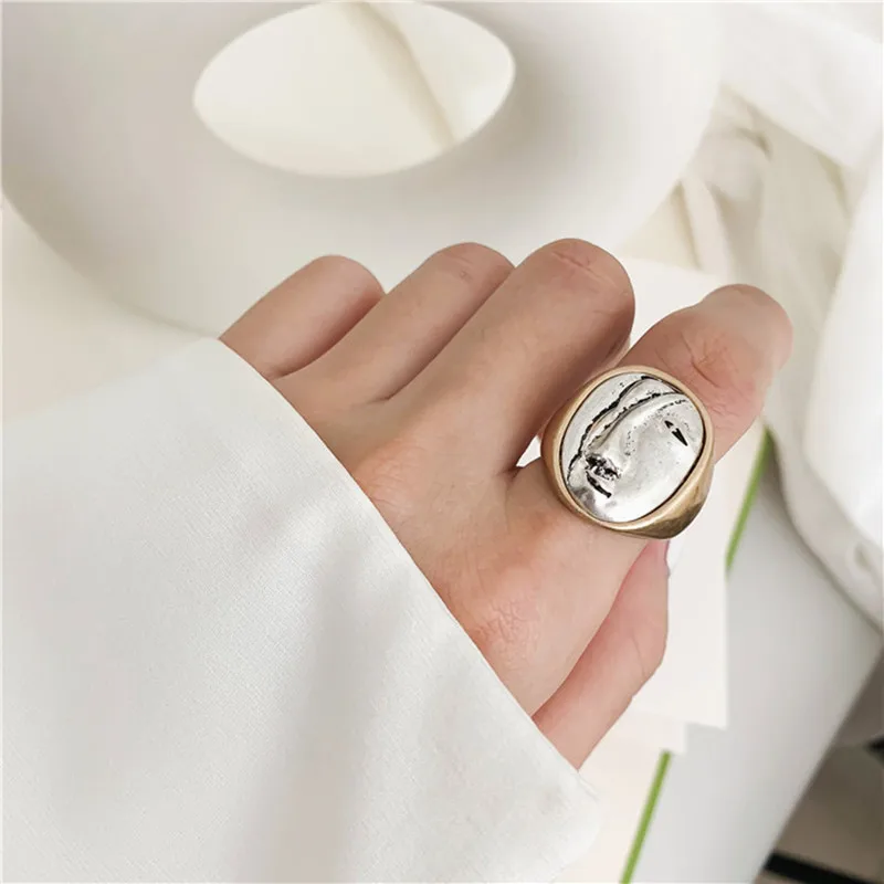 Vintage Exaggeration Portrait Big Round Rings Personality Geometric Finger Rings for Women Girls Party Jewelry Gifts for finger ring