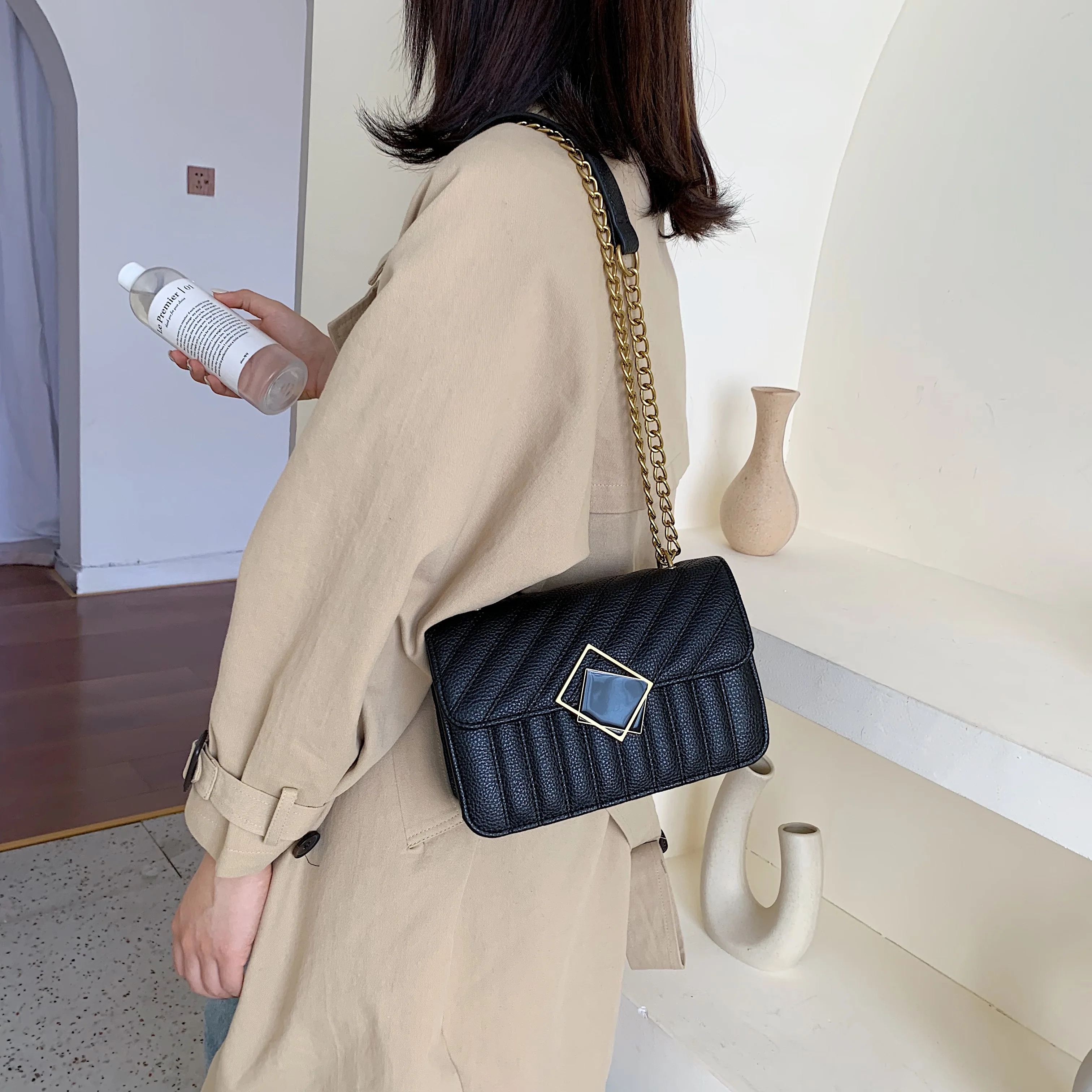 Goede Kwaliteit PU Lederen Crossbody Tassen Voor Vrouwen 2019 Ketting Lock Designer Schouder Messenger Bag Vrouwelijke Reizen Handtassen