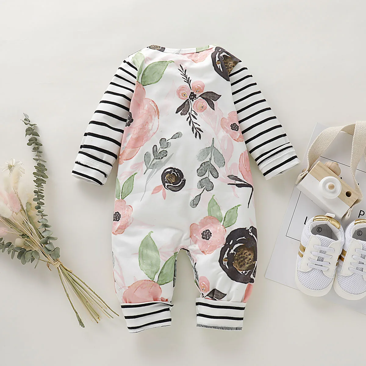 PatPat 2020 New Spring and Summer Autumn Baby Girl Adorable Floral Allover Long-sleeve Jumpsuit for Baby Girl