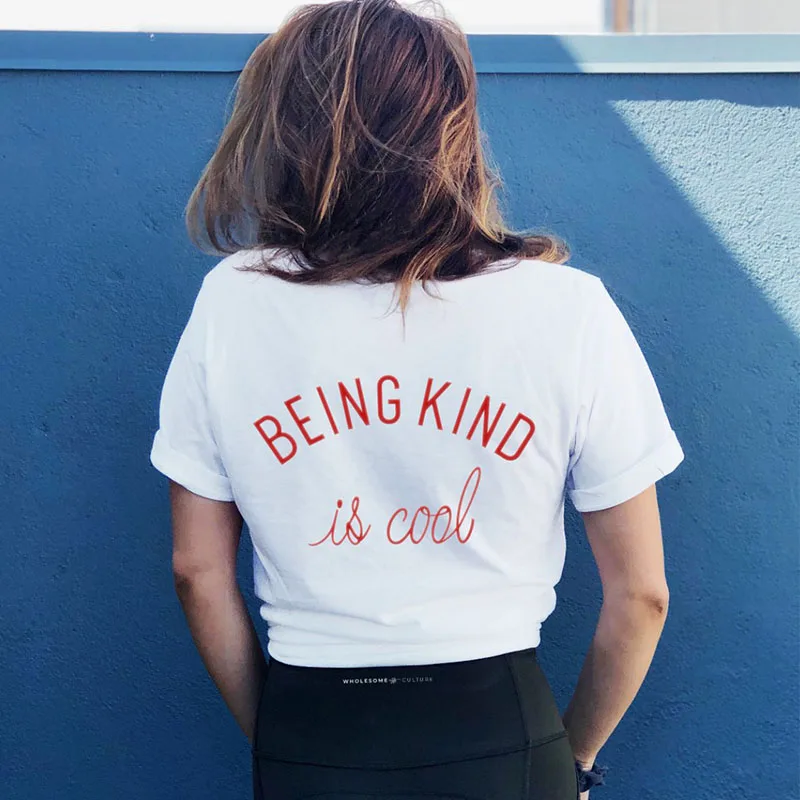 

Женская футболка с коротким рукавом Be kind is COOL, 100% хлопок, с забавными надписями и графическим принтом, женские готические футболки