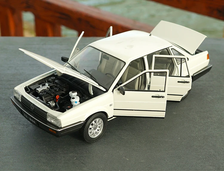 Оригинальная фабричная 1:18 Volkswagen Santana Классическая Металлическая Игрушечная модель автомобиля для подарка на Рождество/День рождения, коллекция