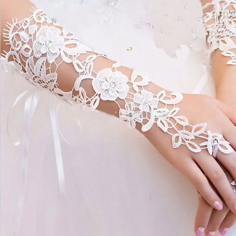 Модные Элегантные Перчатки для свадебного платья невесты роскошные кружевные белые перчатки с вырезами из бриллиантов перчатки без пальцев Свадебные аксессуары