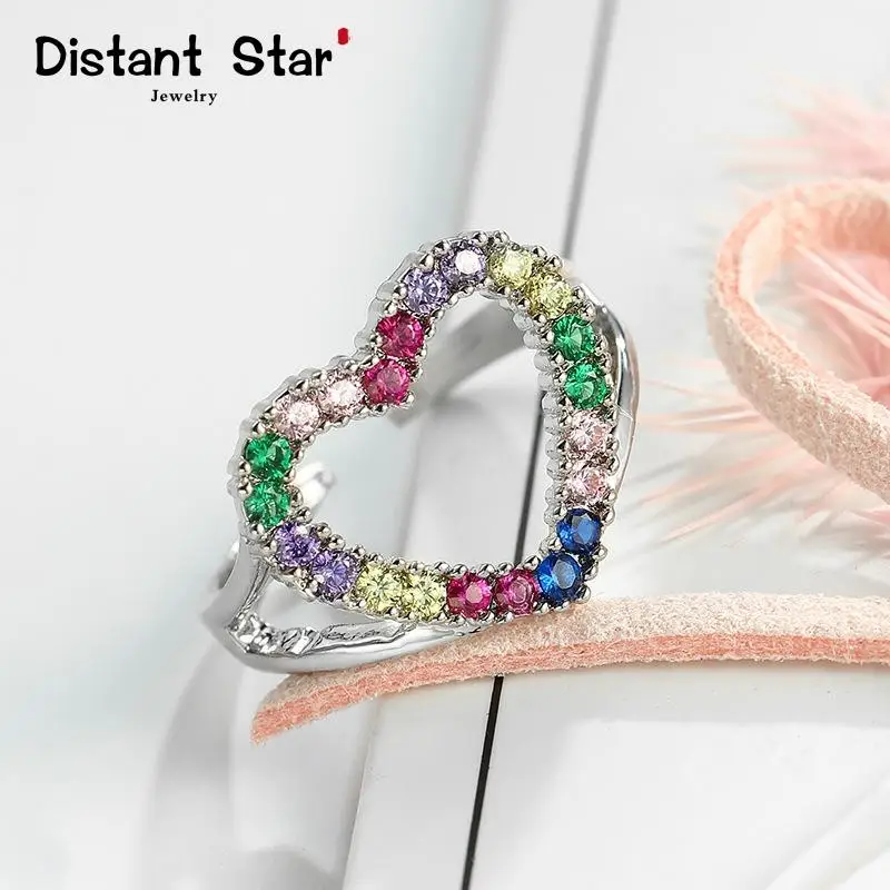 Изысканное женское кольцо с кубическим цирконием серебряное кристаллами